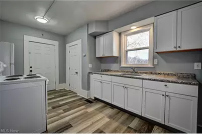 994 Perry Avenue, Barberton, OH 44203 - Photo 11