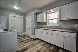 994 Perry Ave, Barberton, OH 44203 - Photo 11