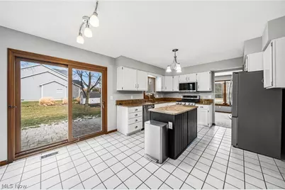 32068 Dorchester Drive, Avon Lake, OH 44012 - Photo 7