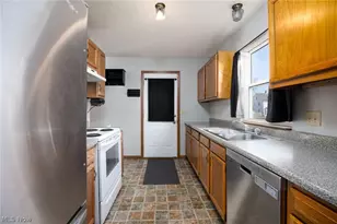 67 25th St NW, Barberton, OH 44203 - Photo 9