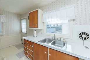 1144 Sutherland Ave, Akron, OH 44314 - Photo 17