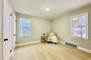 15405 Turney Rd, Maple Heights, OH 44137 - Photo 9