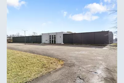 2600 25th Street NE, Canton, OH 44705 - Photo 1