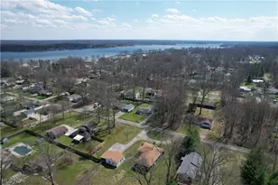 17570 Lakewood Ave, Lake Milton, OH 44429 - Photo 5