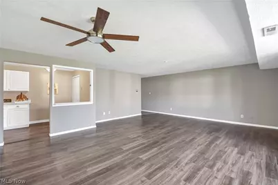 26179 Raintree Boulevard #D8, Olmsted Falls, OH 44138 - Photo 9