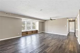 26179 Raintree Blvd, Olmsted Falls, OH 44138 - Photo 5