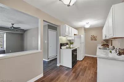 26179 Raintree Boulevard #D8, Olmsted Falls, OH 44138 - Photo 11