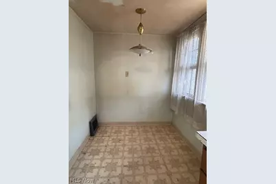 422 N Firestone Boulevard, Akron, OH 44301 - Photo 9