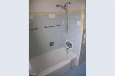 19070 Meredith Avenue, Euclid, OH 44119 - Photo 17