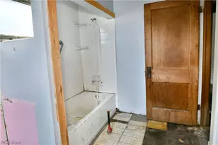 642 St Clair Ave, Warren, OH 44483 - Photo 35