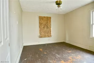 642 St Clair Ave, Warren, OH 44483 - Photo 33