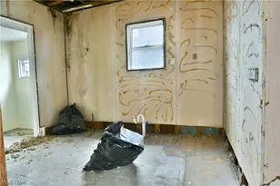 642 St Clair Ave, Warren, OH 44483 - Photo 21