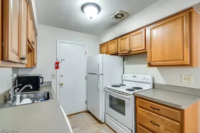 25600 Country Club Boulevard #4, North Olmsted, OH 44070 - Photo 13