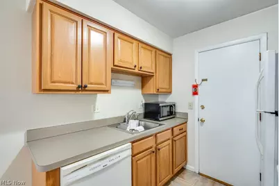 25600 Country Club Boulevard #4, North Olmsted, OH 44070 - Photo 11