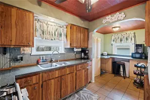 1101 Linden Ave, Akron, OH 44310 - Photo 9