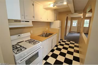 39 W 2nd Street #C, Frazeysburg, OH 43822 - Photo 3