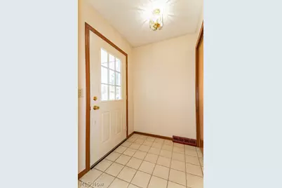 5034 Medhurst Avenue, Solon, OH 44139 - Photo 3