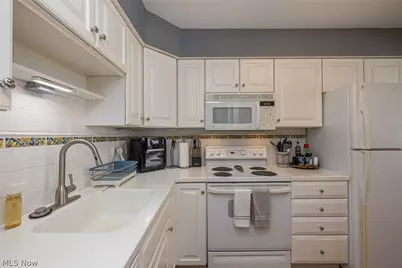 12520 Edgewater Drive #1609, Oakwood, OH 44107 - Photo 15