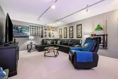 637 Hunters Trail, Akron, OH 44313 - Photo 11