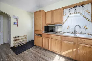 869 Packard Dr, Akron, OH 44320 - Photo 9