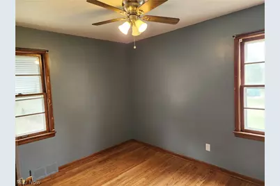 18990 Raymond Street, Maple Heights, OH 44137 - Photo 7