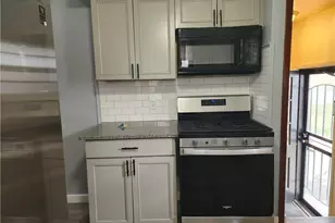 18990 Raymond St, Maple Heights, OH 44137 - Photo 3