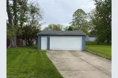 18715 Libby Road, Maple Heights, OH 44137 - Photo 15