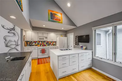 632 Blue Spruce Trail, Chagrin Falls, OH 44023 - Photo 9