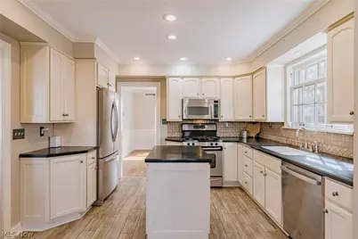 19419 Scottsdale Boulevard, Huber Heights, OH 44122 - Photo 13