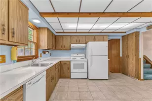 1913 Alcott Ln, Brunswick, OH 44212 - Photo 11