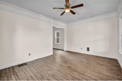 1023 W Washington Avenue, Lorain, OH 44052 - Photo 5