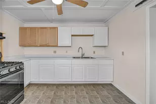 1023 W Washington Ave, Lorain, OH 44052 - Photo 17