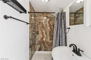 5039 Fairlawn Rd, Lyndhurst, OH 44124 - Photo 23