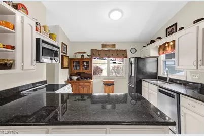 254 W Mohawk Drive, Malvern, OH 44644 - Photo 13