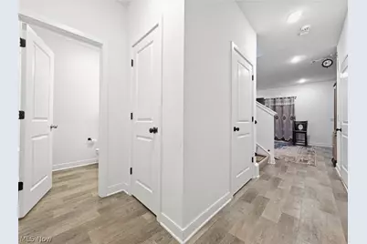 524 Auld Farm Circle, Akron, OH 44320 - Photo 7