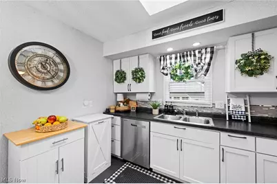 23947 Lebern Drive, North Olmsted, OH 44070 - Photo 9