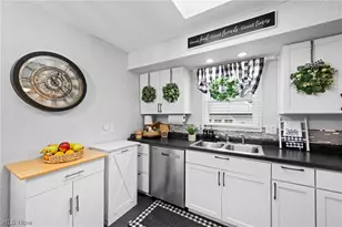 23947 Lebern Dr, North Olmsted, OH 44070 - Photo 9