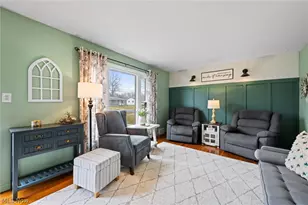 23947 Lebern Dr, North Olmsted, OH 44070 - Photo 5