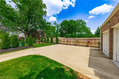 18707 Scottsdale Boulevard, Huber Heights, OH 44122 - Photo 45