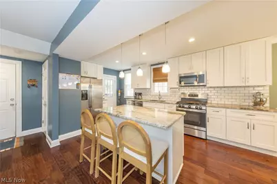 18707 Scottsdale Boulevard, Huber Heights, OH 44122 - Photo 3