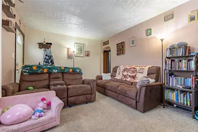 1716 Gibbs Avenue NE, Canton, OH 44705 - Photo 5