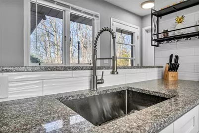 25641 Glenbrook Boulevard, Euclid, OH 44117 - Photo 13