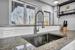 25641 Glenbrook Blvd, Euclid, OH 44117 - Photo 13