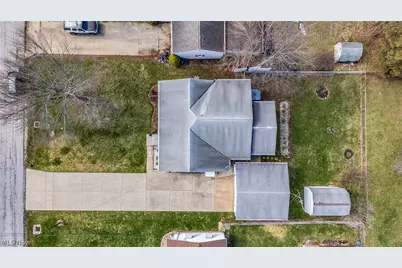 811 Tarry Lane, Amherst, OH 44001 - Photo 3