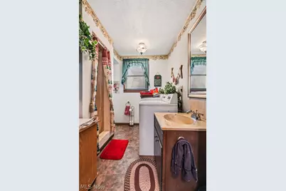 13100 Market Avenue N, Hartville, OH 44632 - Photo 23