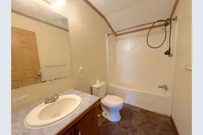 527 W 3rd Street, Uhrichsville, OH 44683 - Photo 15