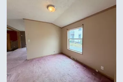 527 W 3rd Street, Uhrichsville, OH 44683 - Photo 5