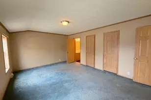 527 W 3rd St, Uhrichsville, OH 44683 - Photo 11