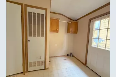 527 W 3rd Street, Uhrichsville, OH 44683 - Photo 17