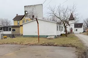 527 W 3rd St, Uhrichsville, OH 44683 - Photo 27